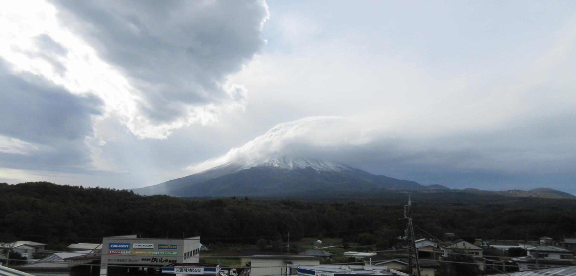 令和8年10月30日 役場からの富士山