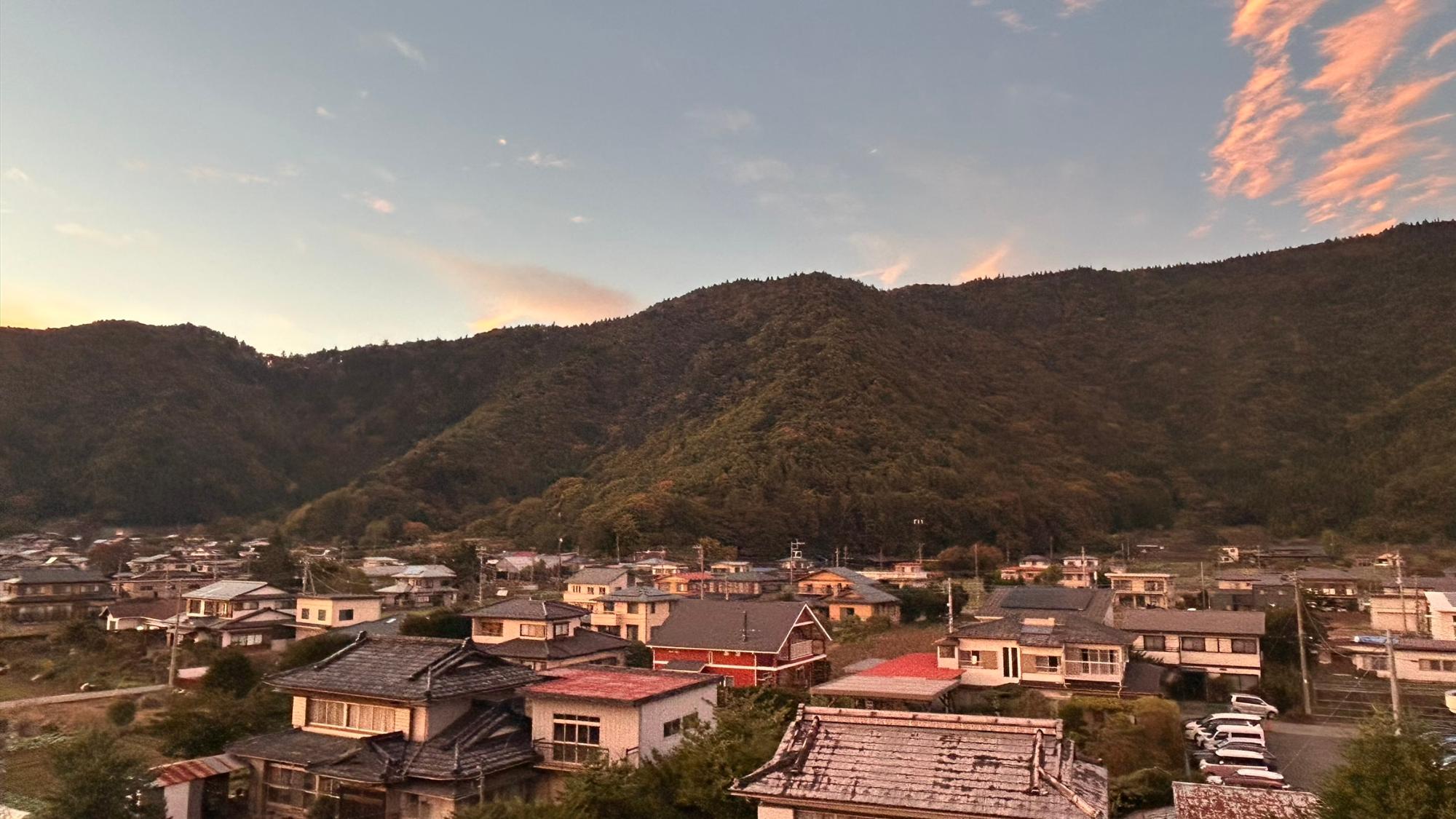 夕焼けの足和田山
